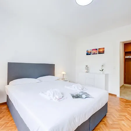 Lido Apartment Locarno With Balcony And Parking - Happy Rentals Apartment Locarno